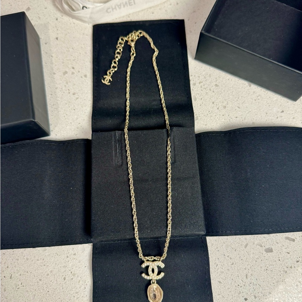CHANEL▪️CC pearls and crystal Pendant necklace - Picture 4 of 5